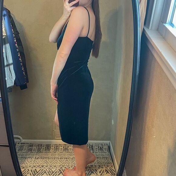 Black Halo Bowery Velvet Sheath Dress in Emerald - Picture 2 of 7